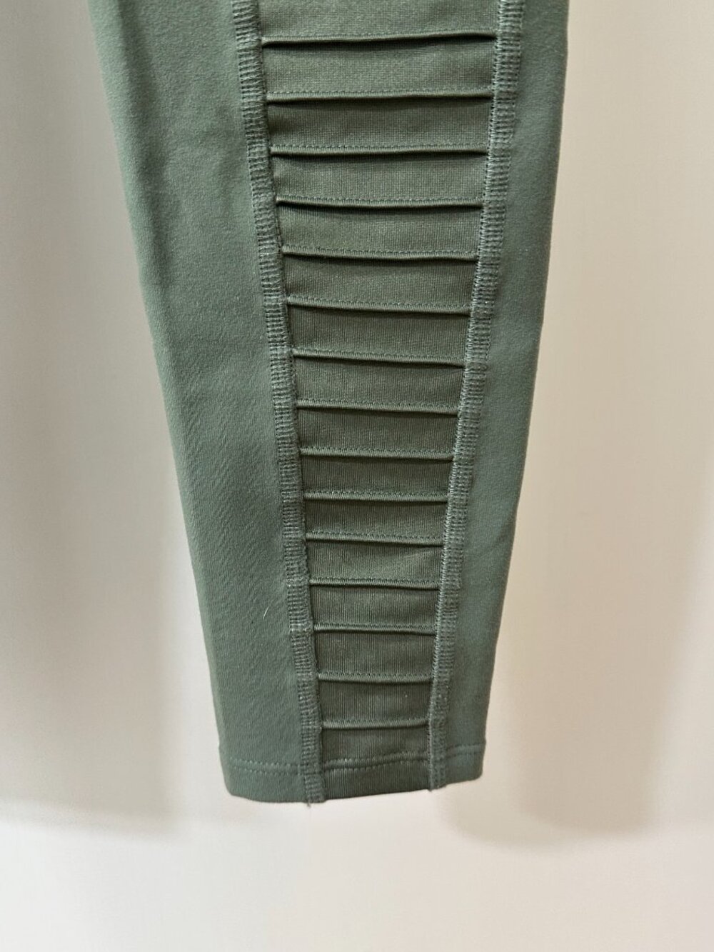 Alo Yoga High Waist Moto Legging, Hunter Olive Green, Size Small - Picture 5 of 9
